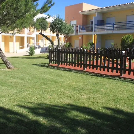 Pool&beach In Encosta De Sao Jose Apartment